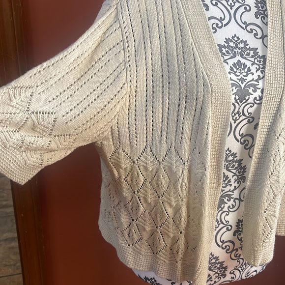 Robbie bee short sleeve sweater cover up - Picture 2 of 3